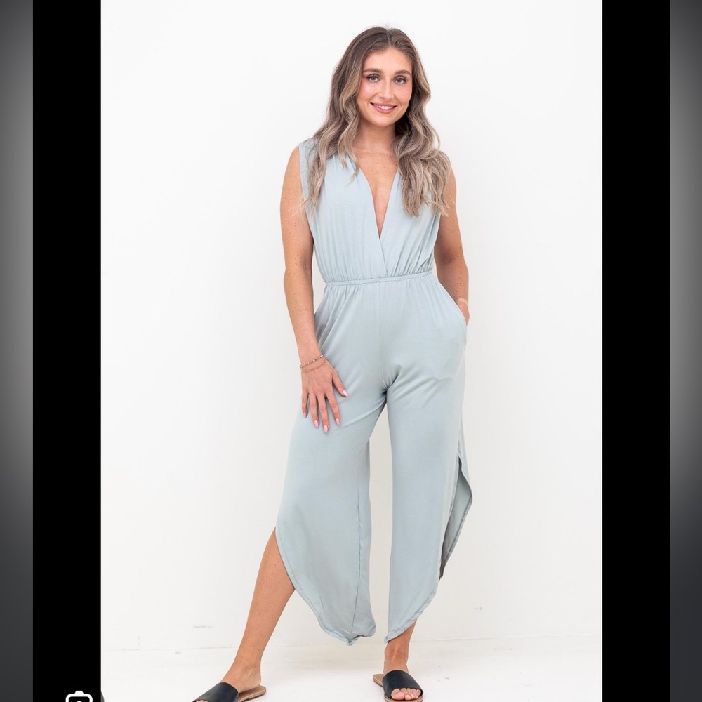 Juniper Blu sleeveless Double V jumpsuit